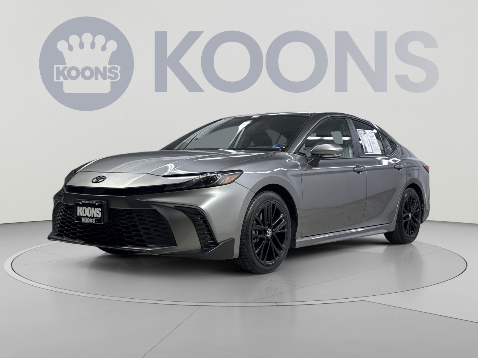 Used 2025 Toyota Camry SE FWD image 1