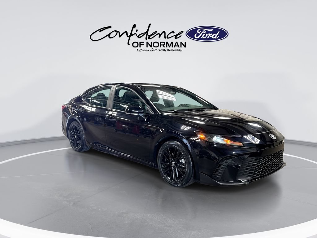 Used 2025 Toyota Camry SE FWD image 11