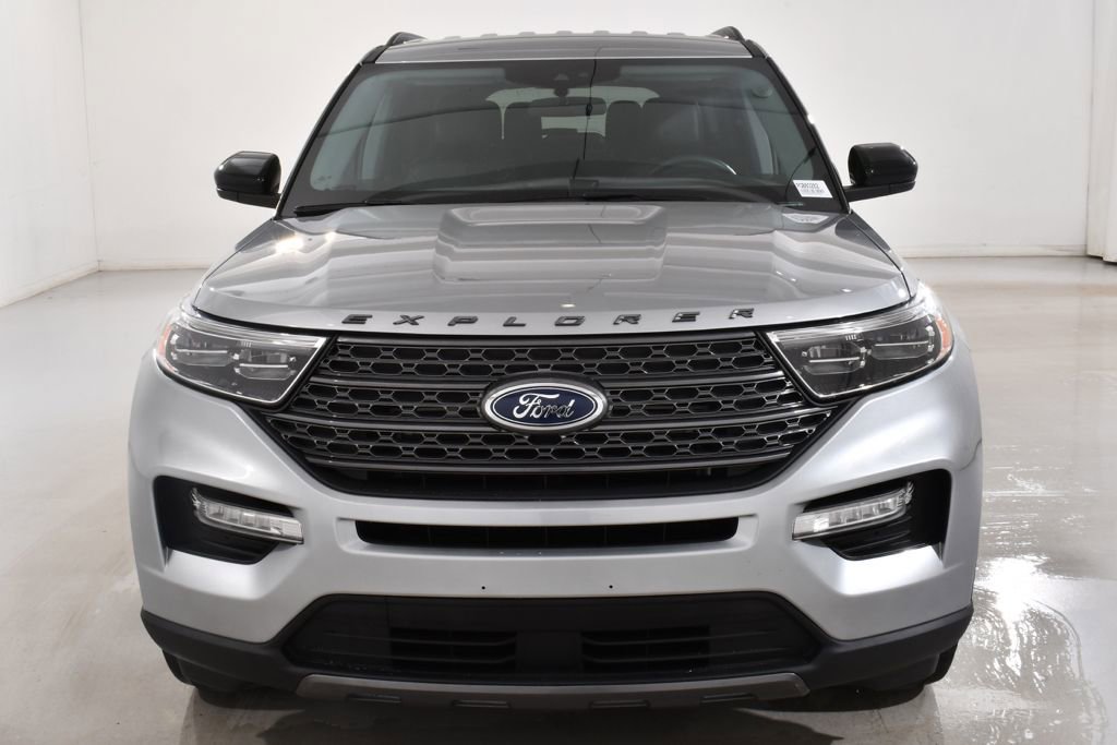 Used 2023 Ford Explorer XLT w/ Equipment Group 202A image 3