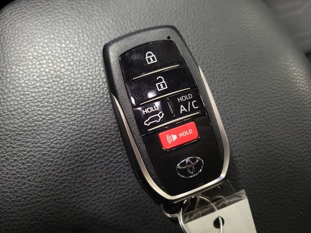 Used 2023 Toyota RAV4 SE AWD/4WD image 15