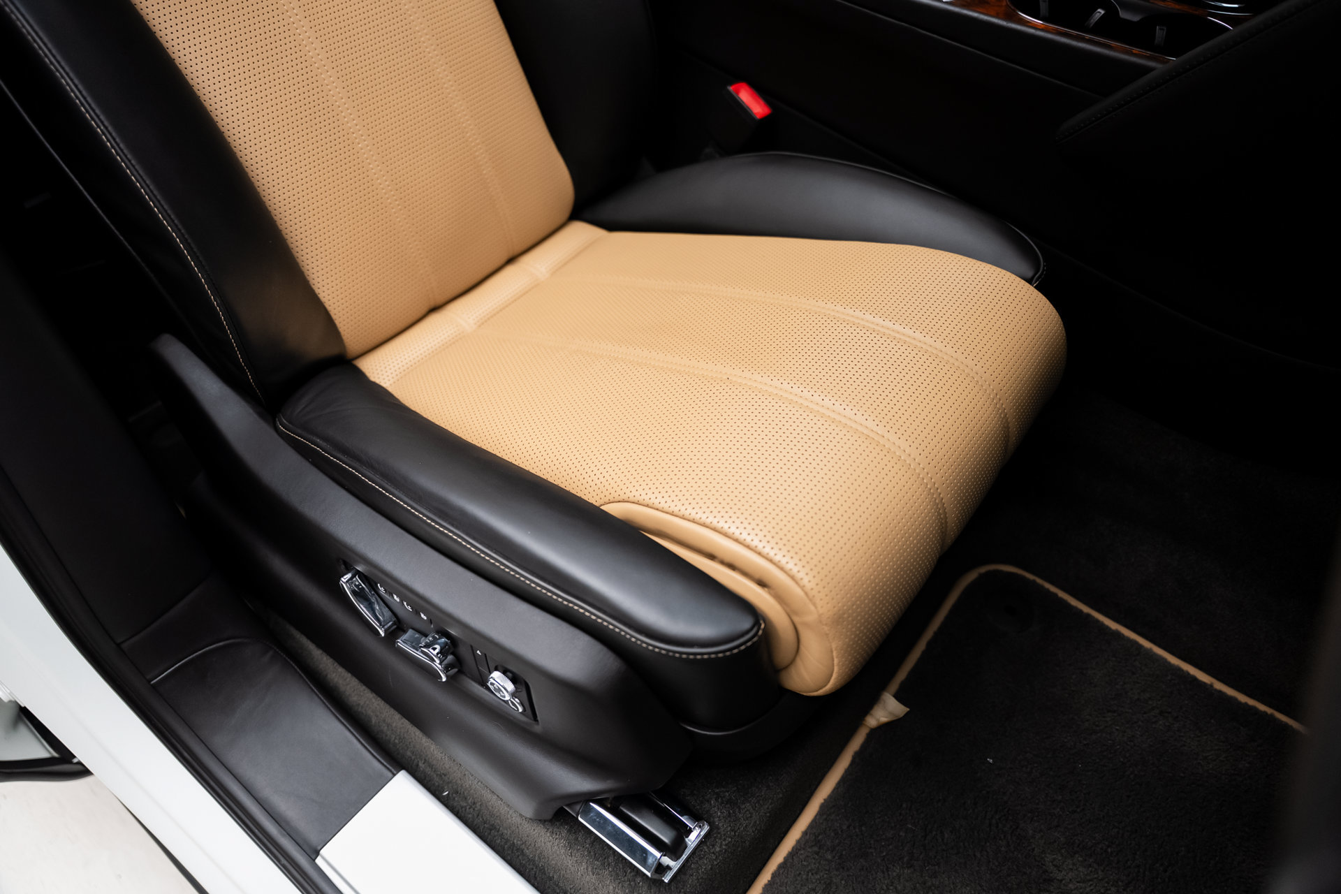 Used 2018 Bentley Bentayga AWD/4WD image 62