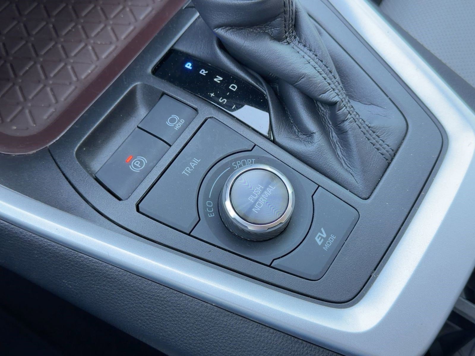 Used 2023 Toyota RAV4 Limited image 25