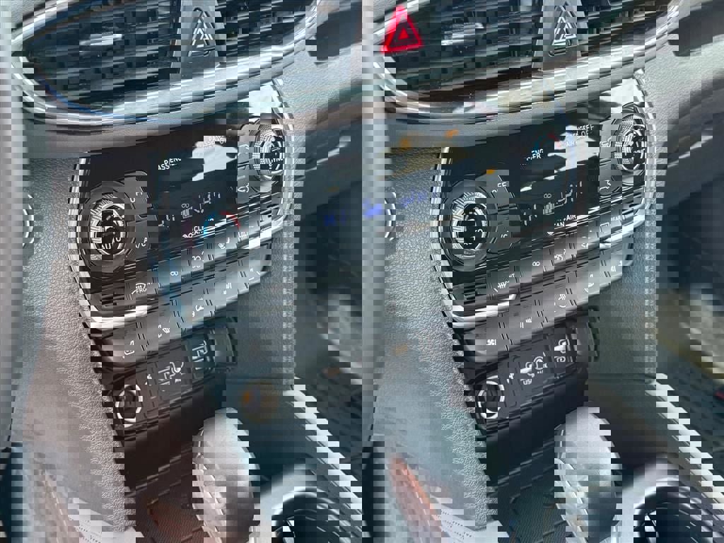 Used 2020 Hyundai Santa Fe Limited image 22