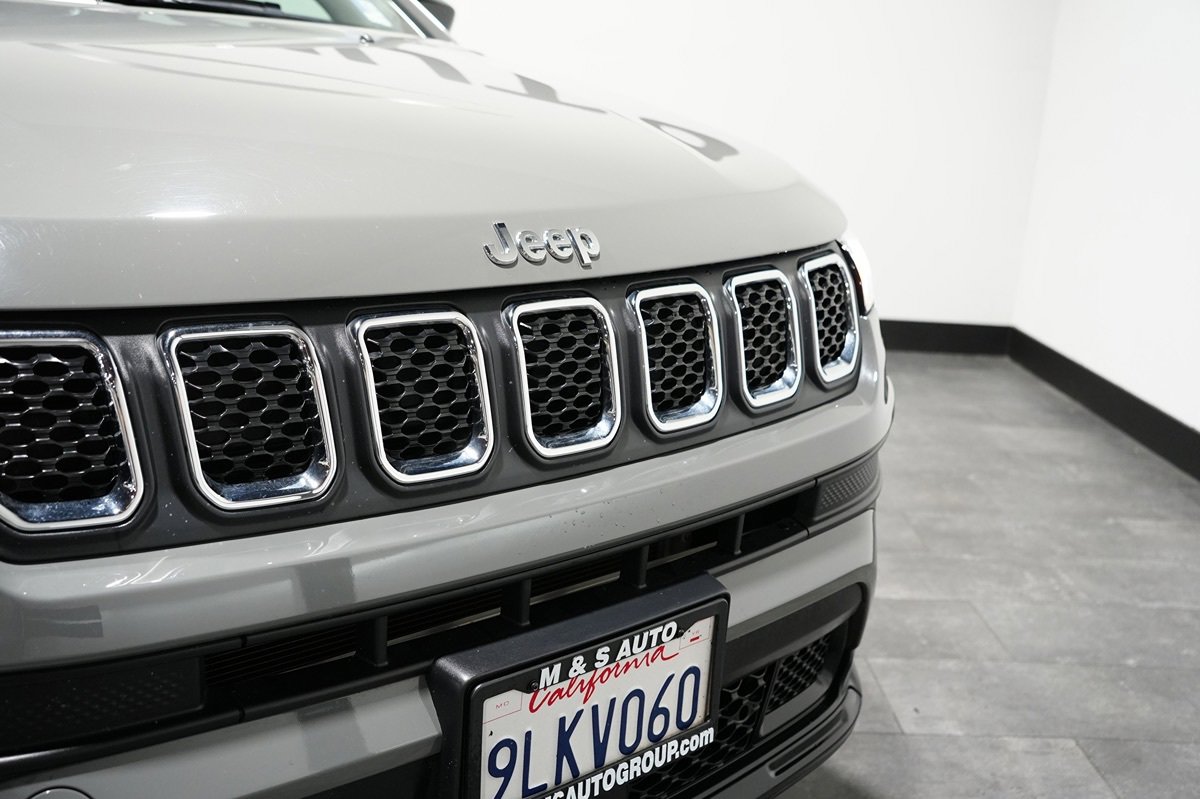 Used 2024 Jeep Compass Sport AWD/4WD image 9