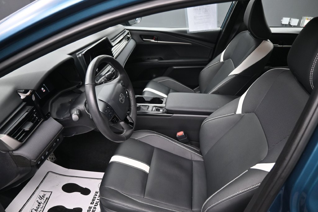 Used 2025 Toyota Camry SE w/ Convenience Package FWD image 22