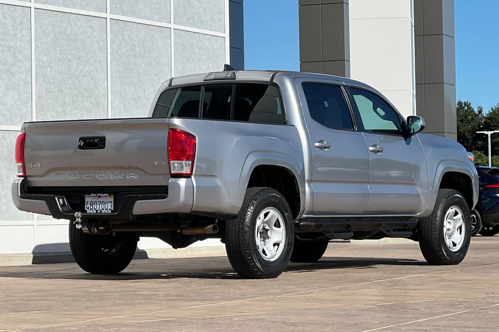 Certified 2017 Toyota Tacoma SR image 4