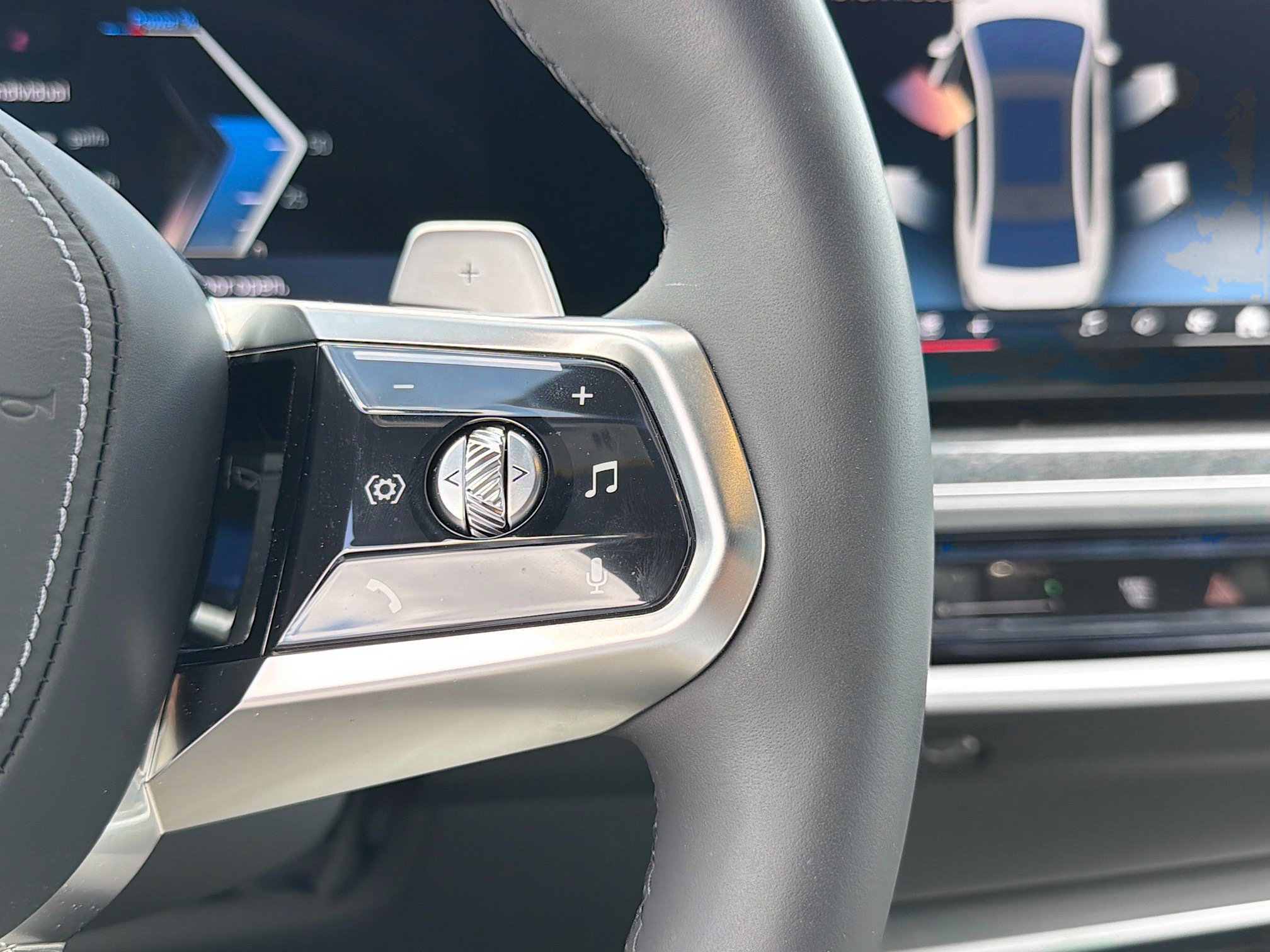 Used 2025 BMW 750e xDrive w/ Executive Package image 37