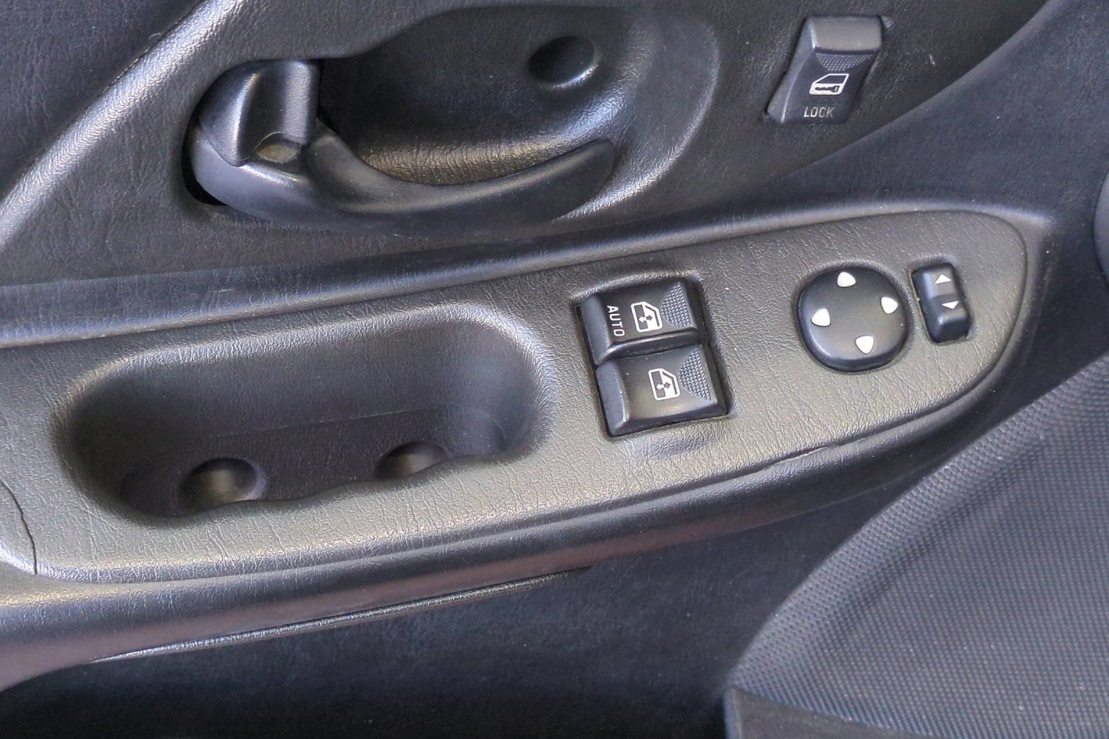 Used 2005 Chevrolet Monte Carlo SS w/ Preferred Equipment Group FWD image 11