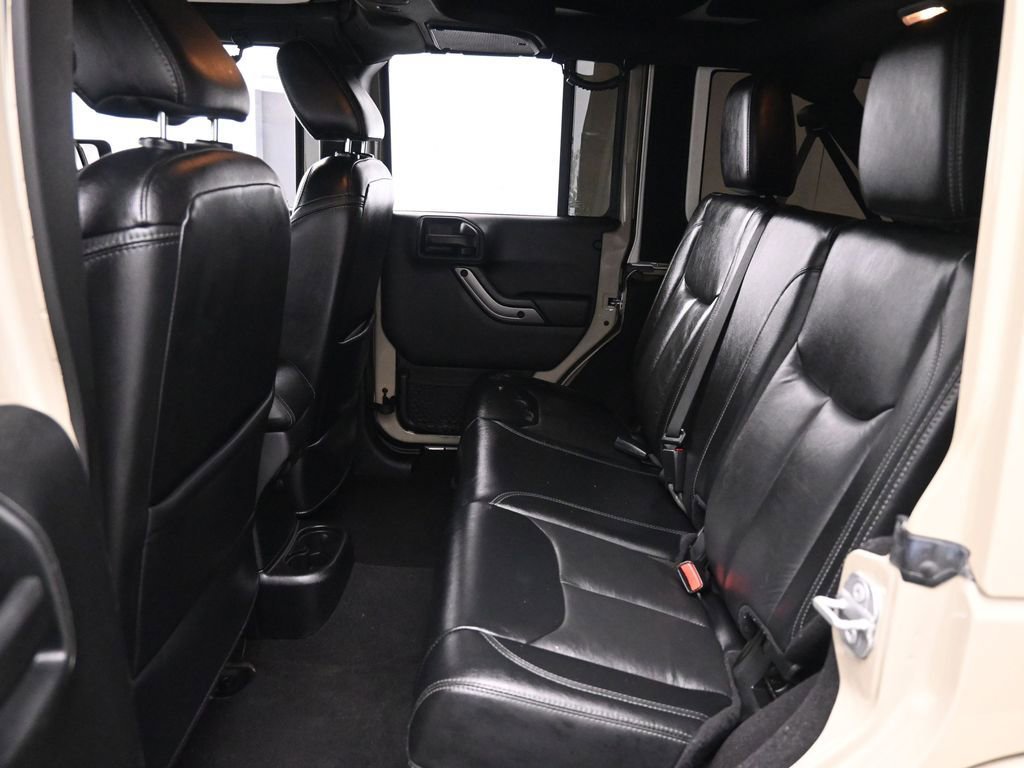 Used 2018 Jeep Wrangler Unlimited Sahara image 14