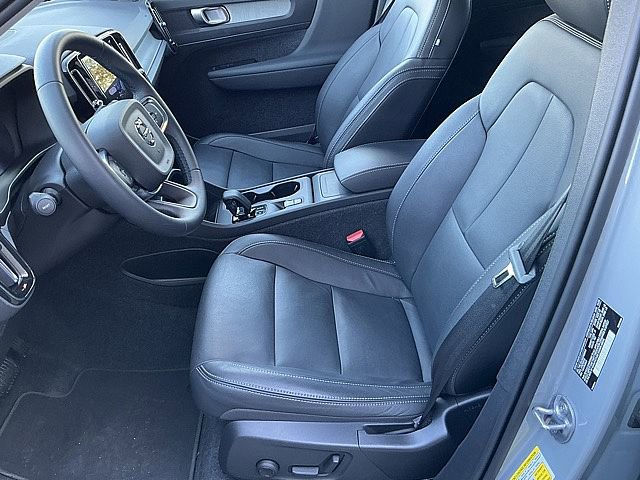 Certified 2025 Volvo XC40 B5 Core image 15