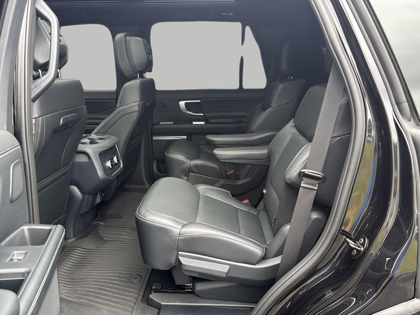 Used 2026 Ford Expedition Platinum w/ Stealth Performance Package AWD/4WD image 14