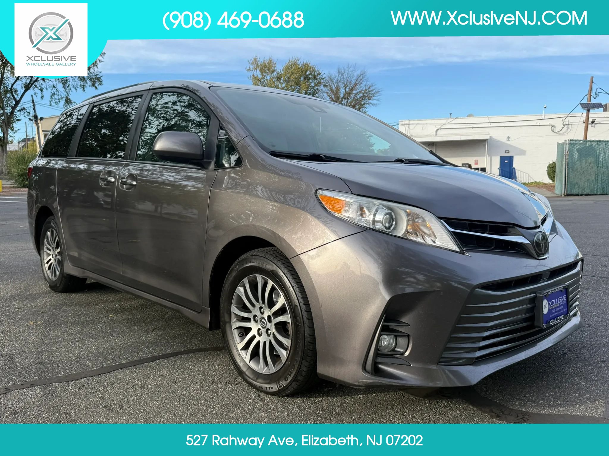 Used 2019 Toyota Sienna XLE Premium w/ Carpet Mat Package FWD image 5