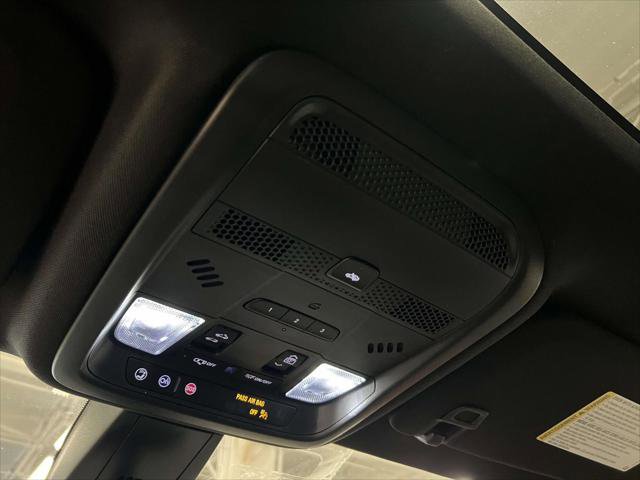 Used 2023 Cadillac XT6 Sport w/ LPO, ONYX Package image 35