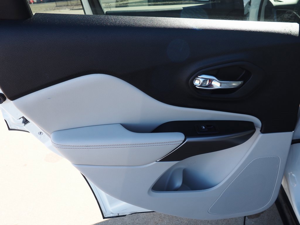 Used 2022 Jeep Cherokee Limited image 37