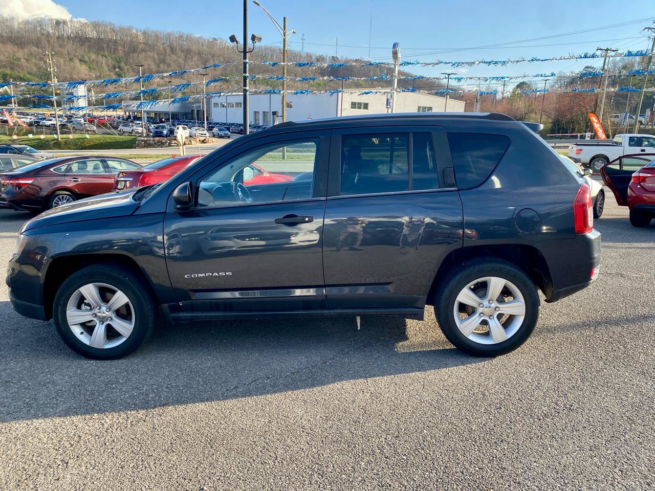 Used 2014 Jeep Compass Sport FWD image 4