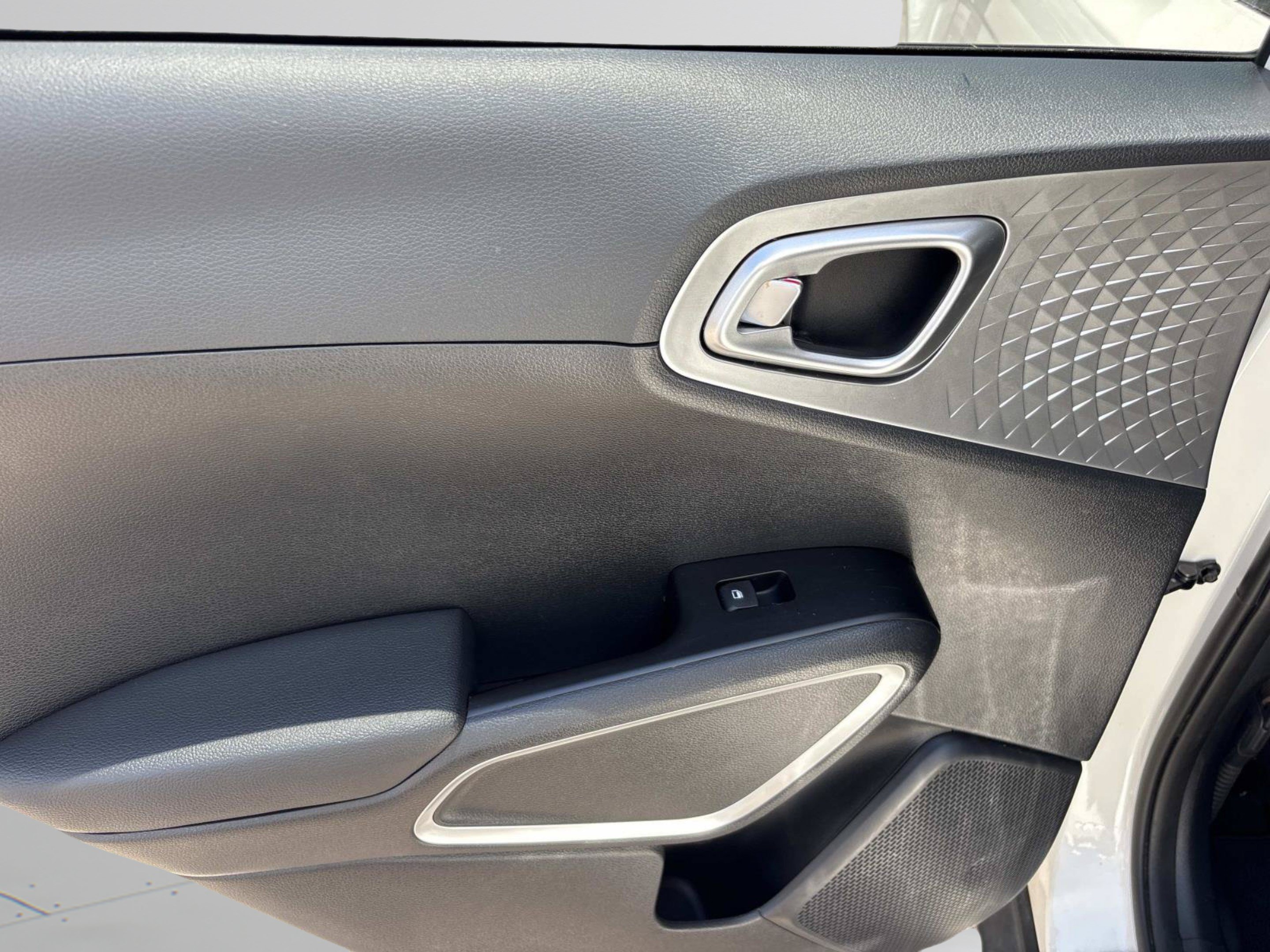 Used 2023 Kia Soul LX w/ LX Technology Package FWD image 15