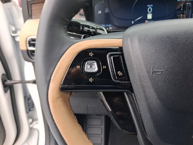 Used 2023 Lincoln Corsair Reserve FWD image 17