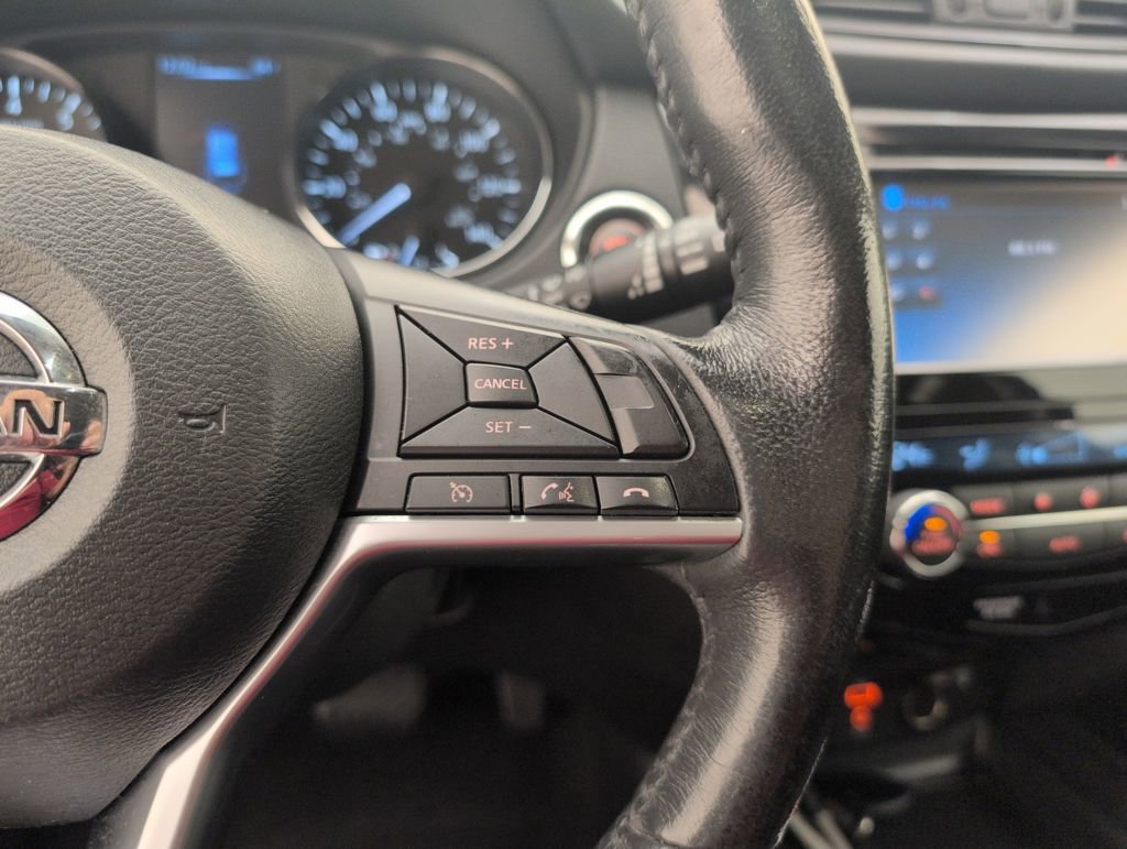 Used 2017 Nissan Rogue SV w/ SV Premium Package image 38