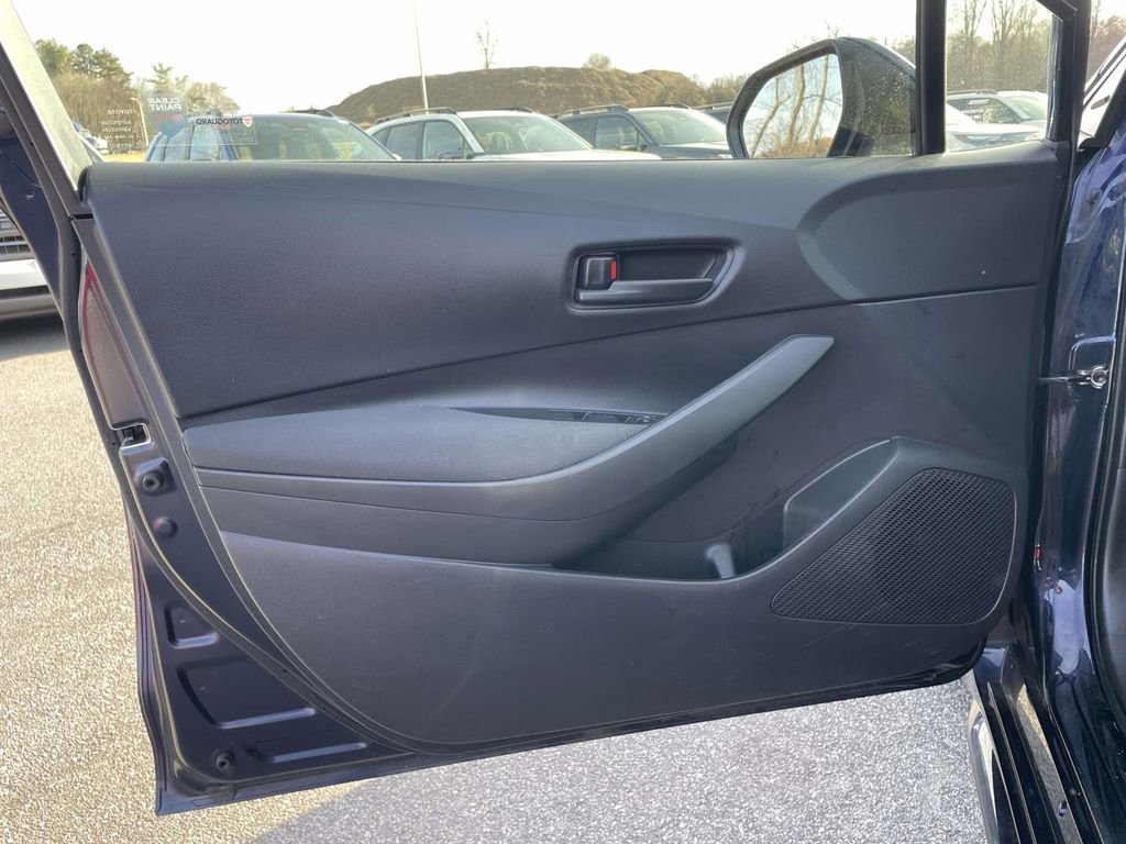 Used 2023 Toyota Corolla LE image 5
