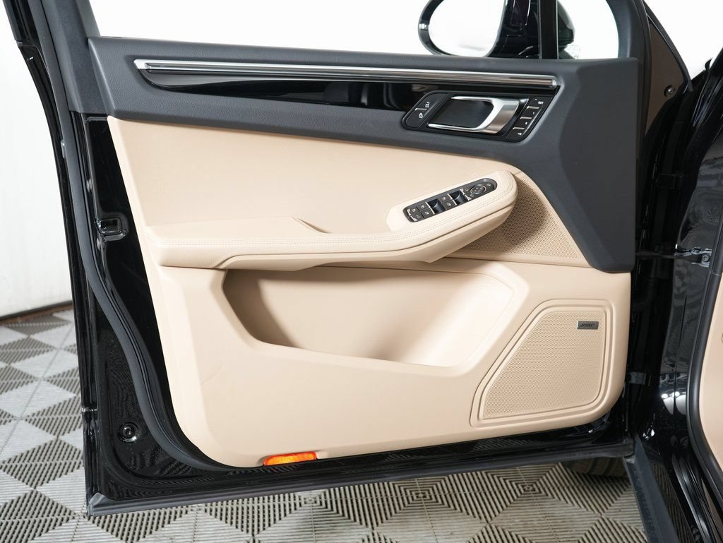Certified 2026 Porsche Macan AWD/4WD image 15