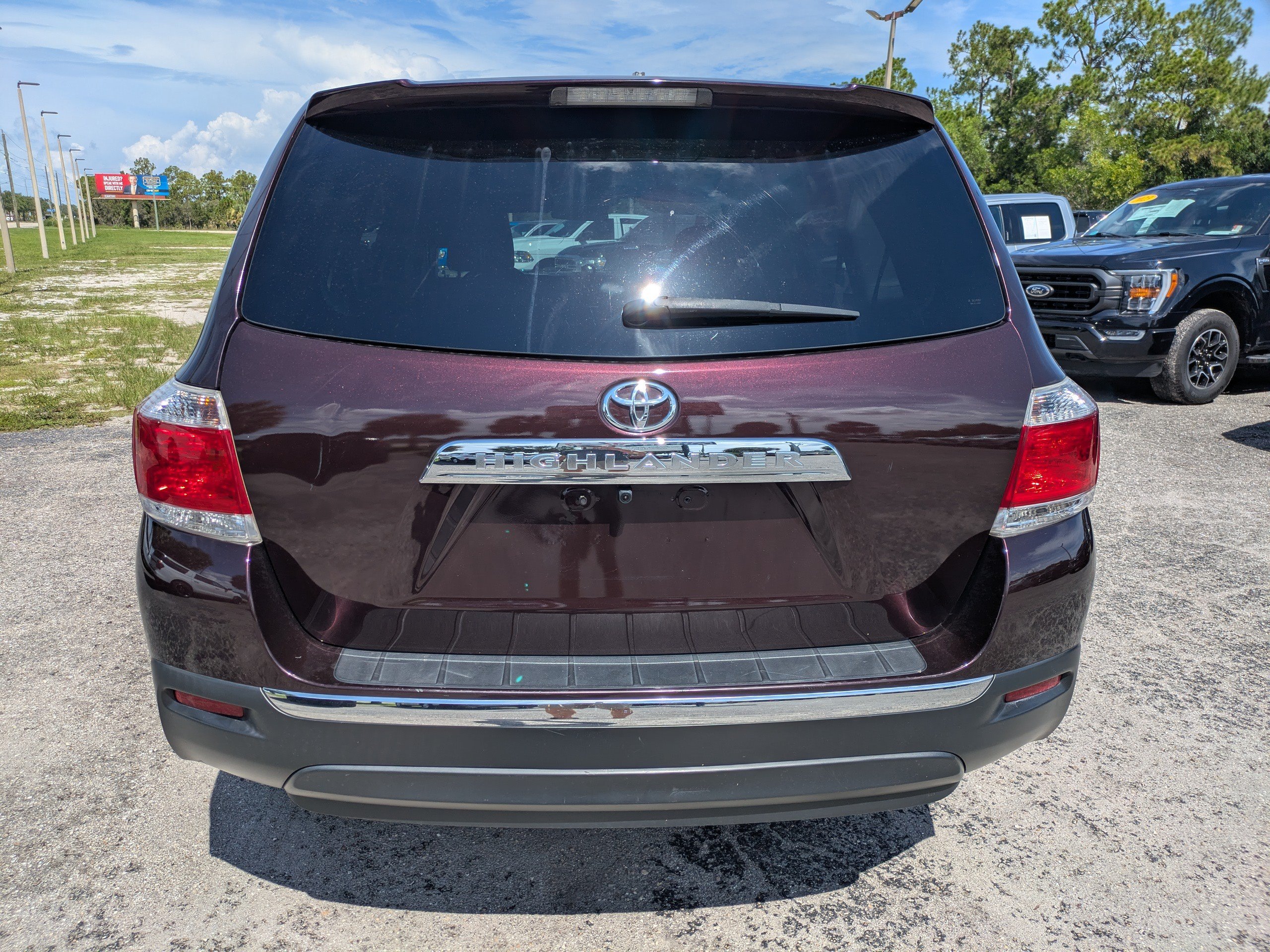 Used 2012 Toyota Highlander FWD w/ Cold Weather Pkg image 5