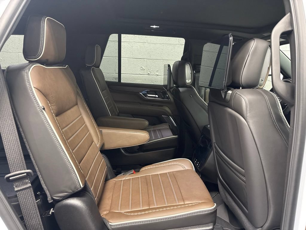 New 2026 GMC Yukon Denali Ultimate w/ LPO, Floor Liner Package AWD/4WD image 10