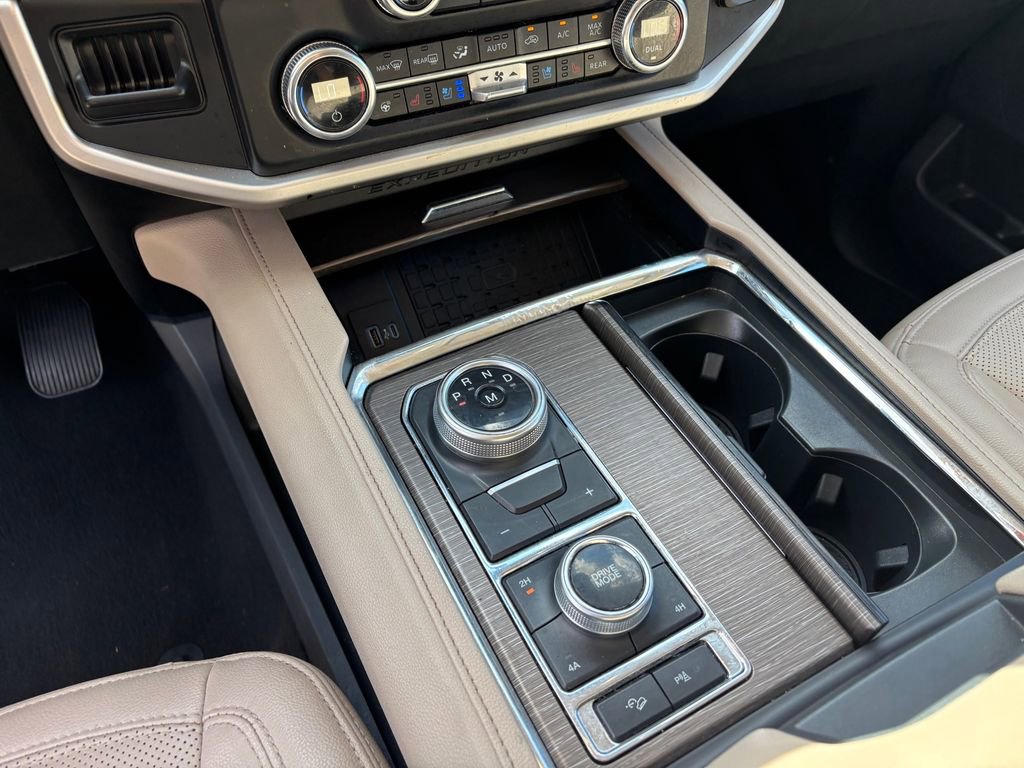 Used 2024 Ford Expedition Limited image 20