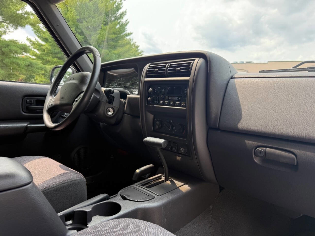 Used 1999 Jeep Cherokee Classic image 78