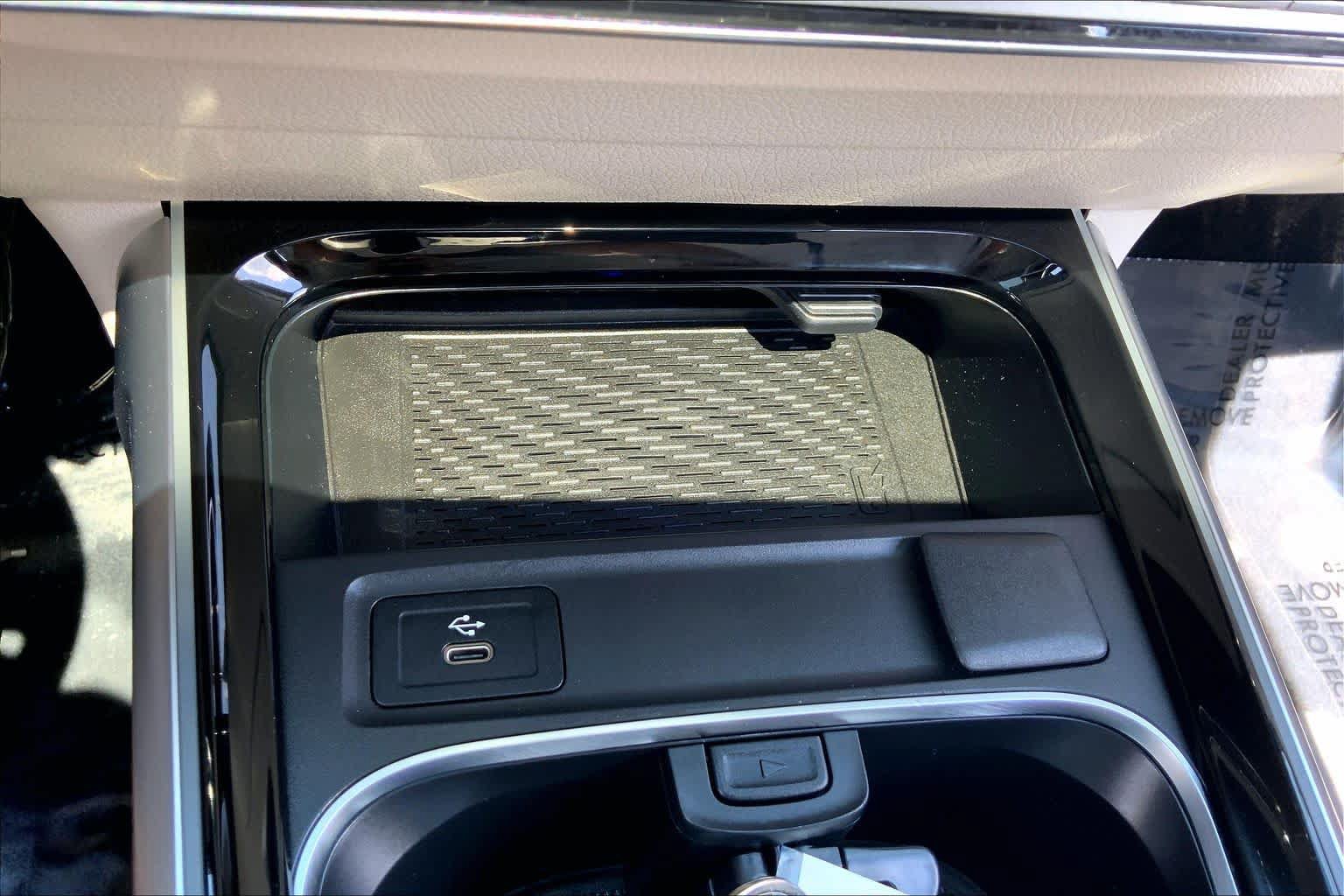 Used 2024 Mercedes-Benz GLB 250 4MATIC image 35