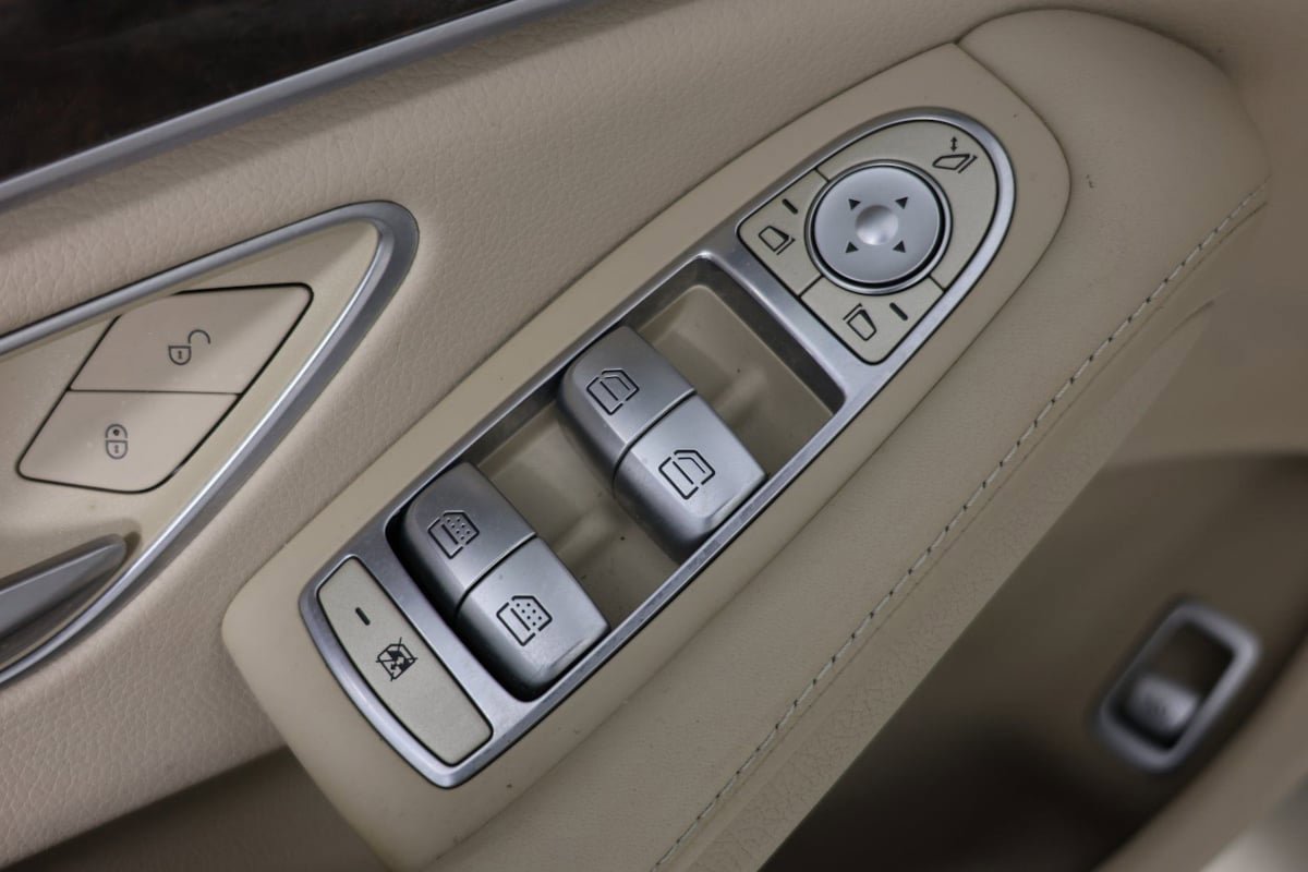 Used 2020 Mercedes-Benz S 560 4MATIC Sedan image 23