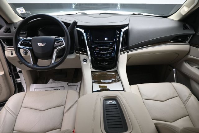 Used 2018 Cadillac Escalade ESV Premium Luxury AWD/4WD image 22
