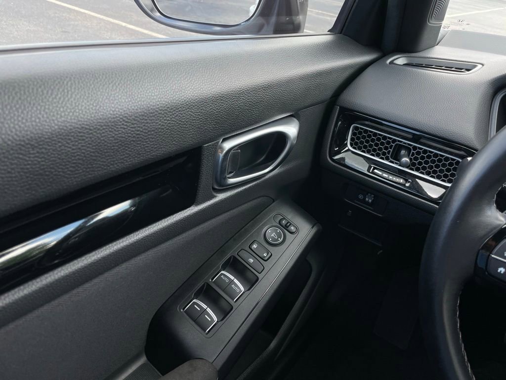 Used 2025 Honda Civic Sport image 22