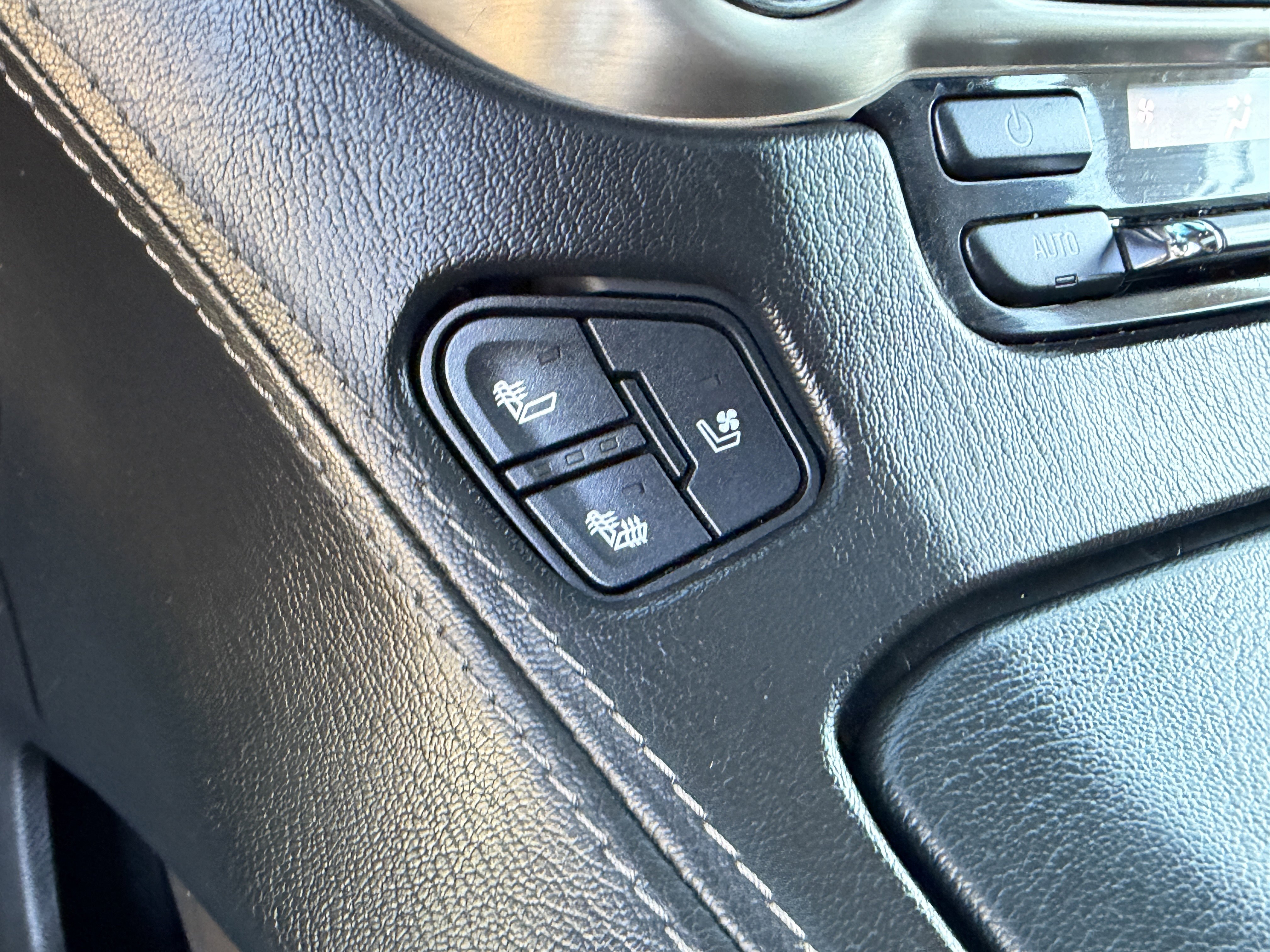 Used 2018 GMC Yukon Denali w/ Denali Ultimate Package image 12