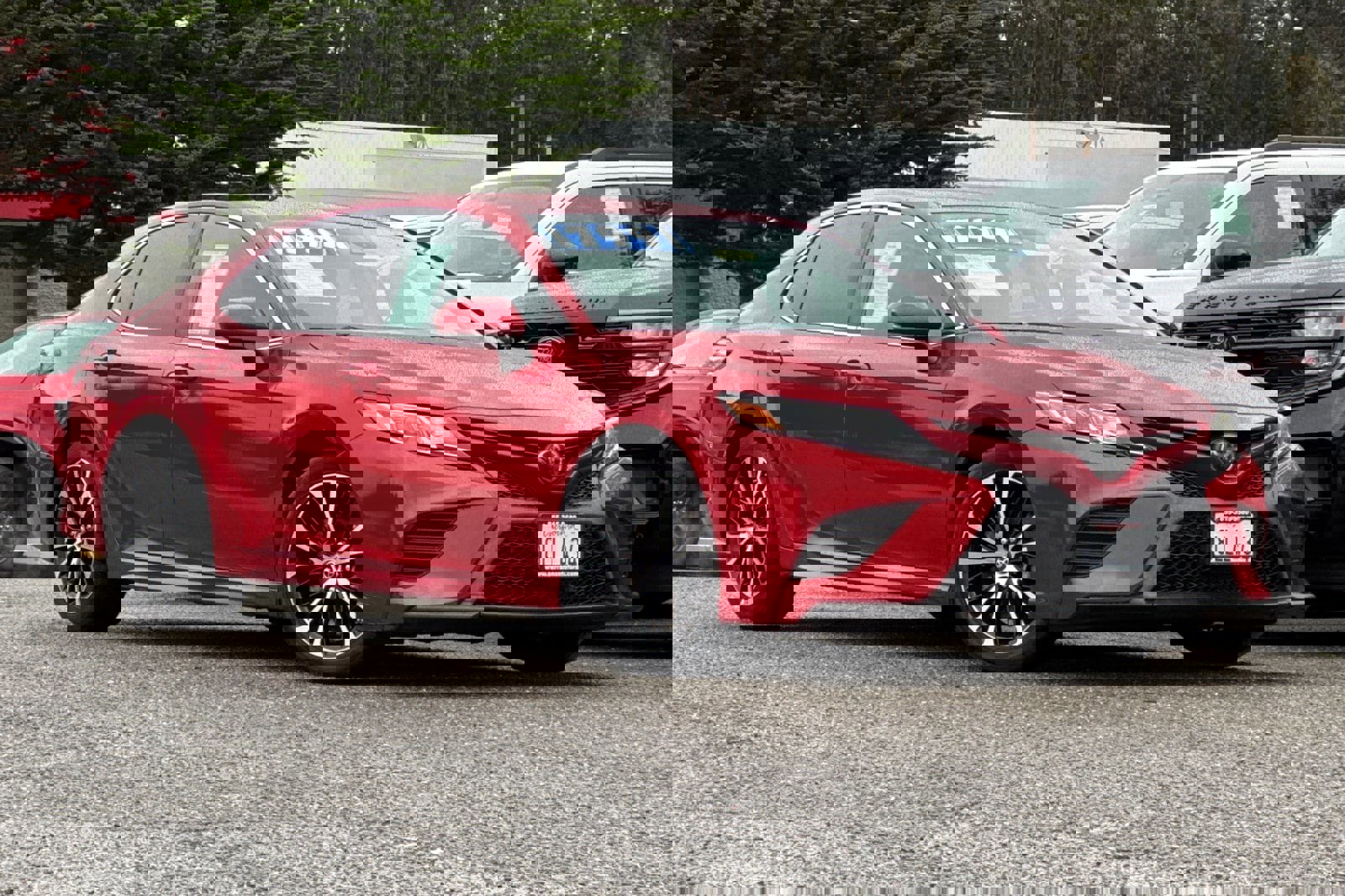 Used 2019 Toyota Camry SE image 2