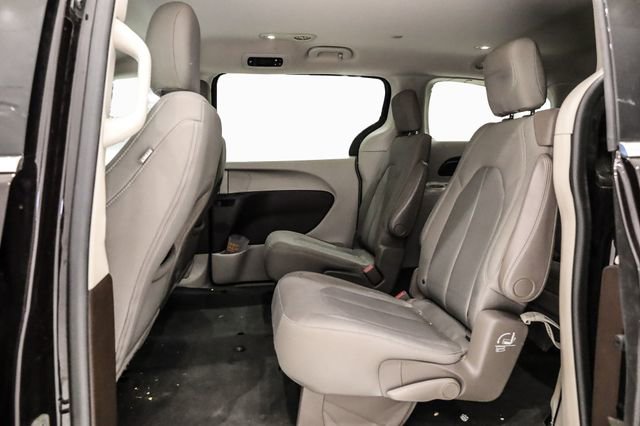 Used 2018 Chrysler Pacifica Touring Plus image 28