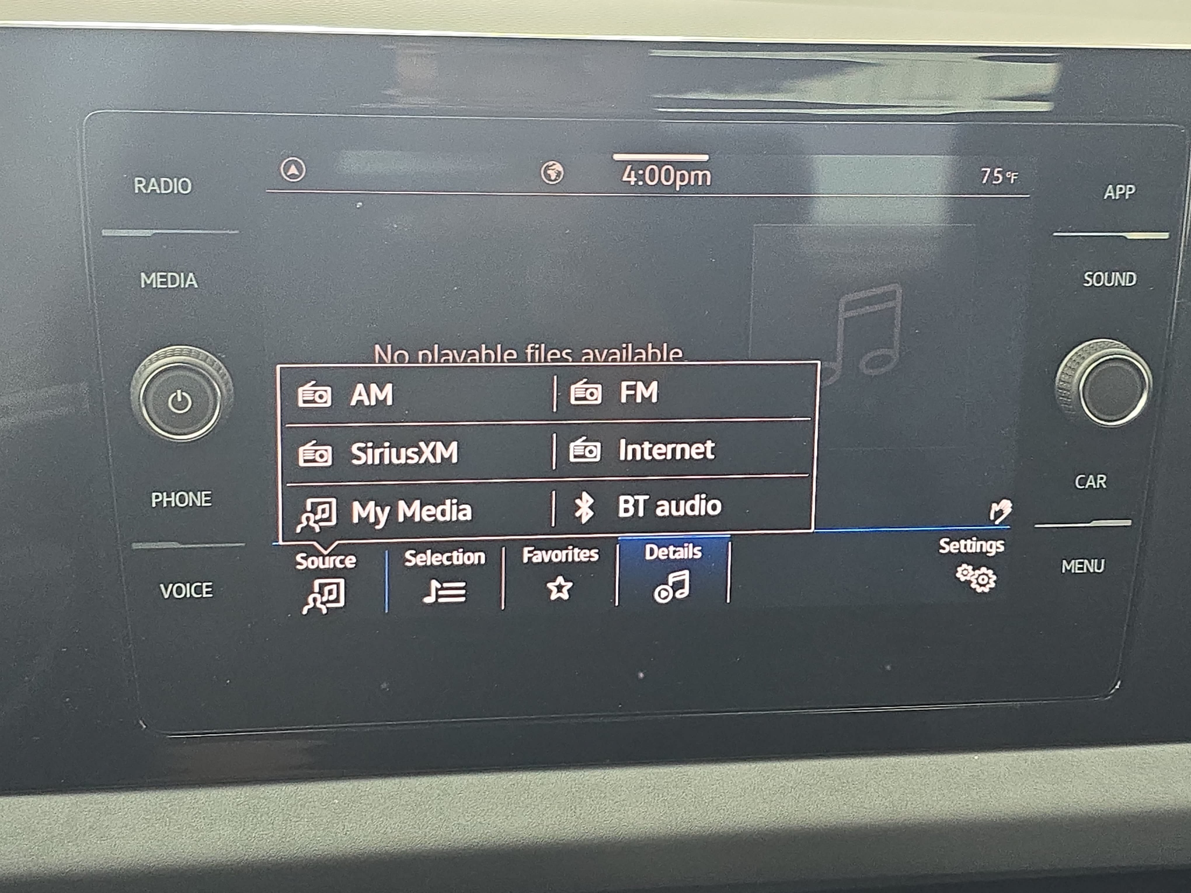 Certified 2025 Volkswagen Jetta SE FWD image 21