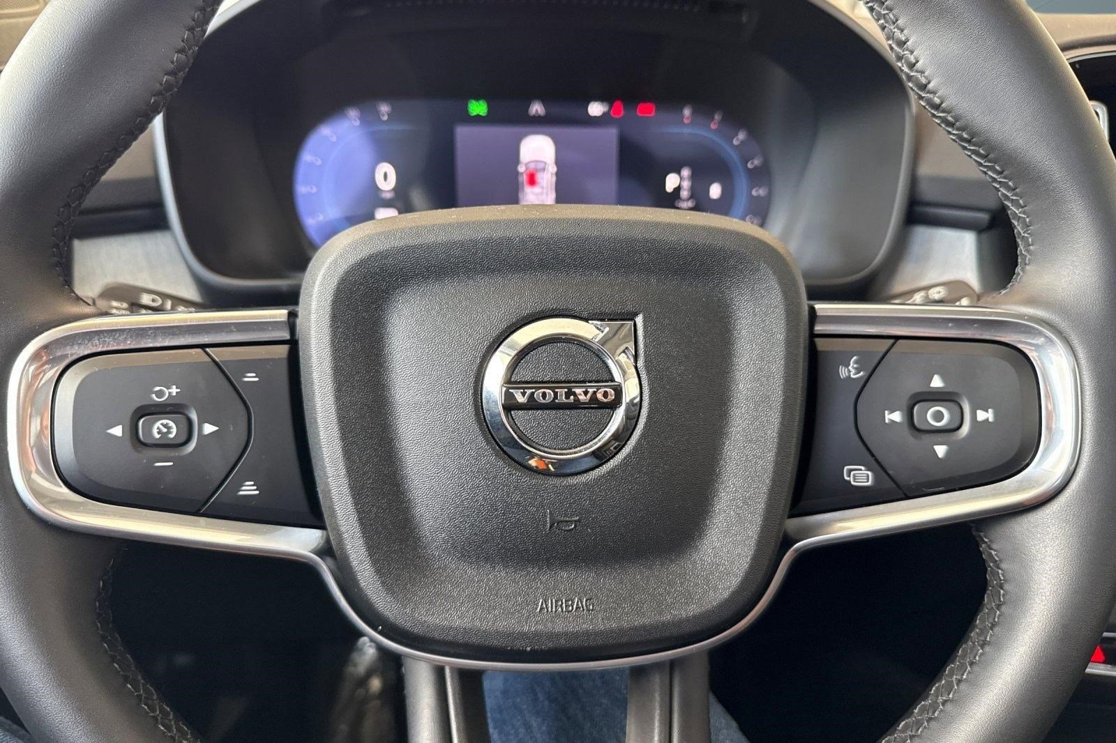 Used 2025 Volvo XC40 B5 Ultra w/ Climate Package image 17