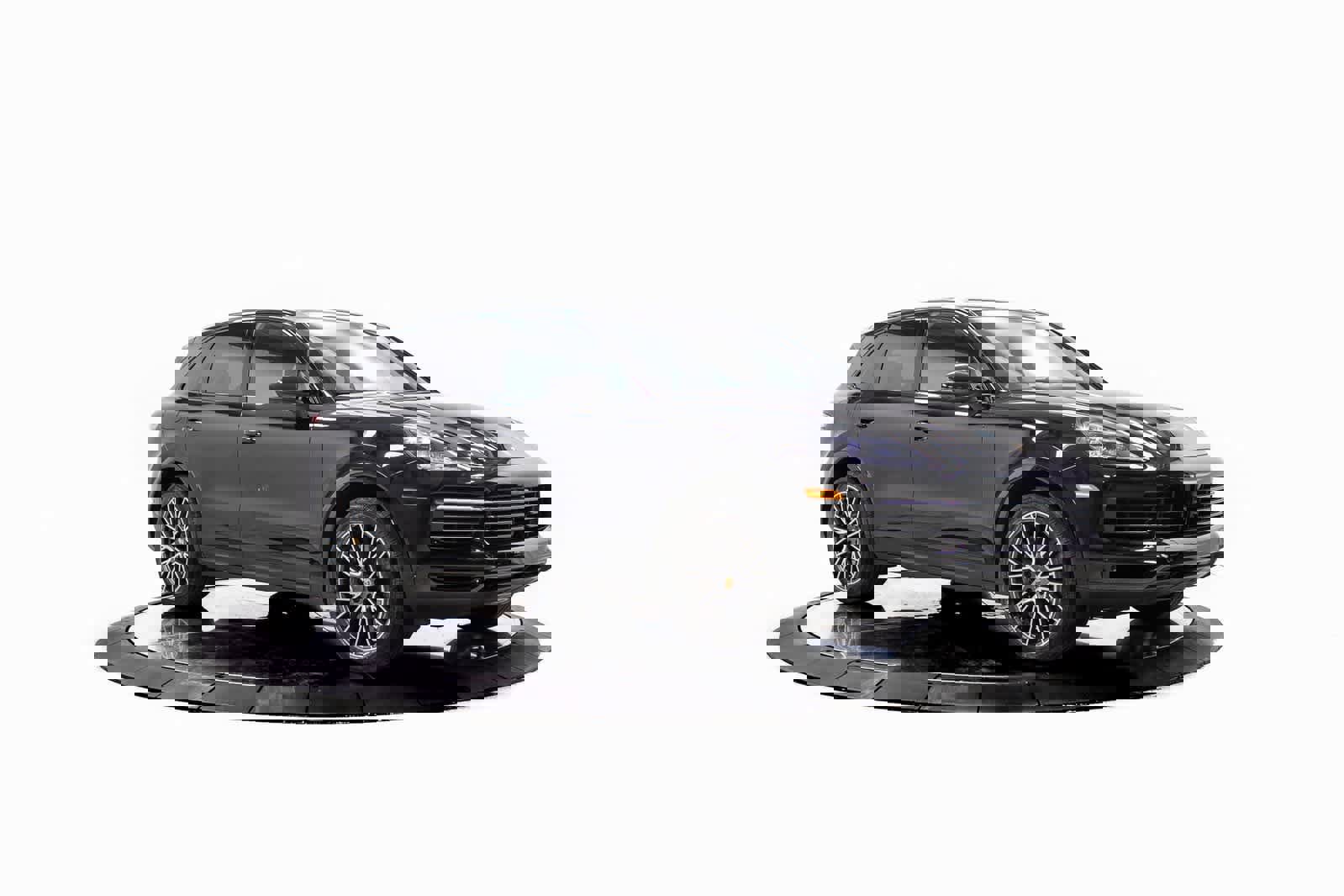 Certified 2023 Porsche Cayenne Platinum Edition image 9