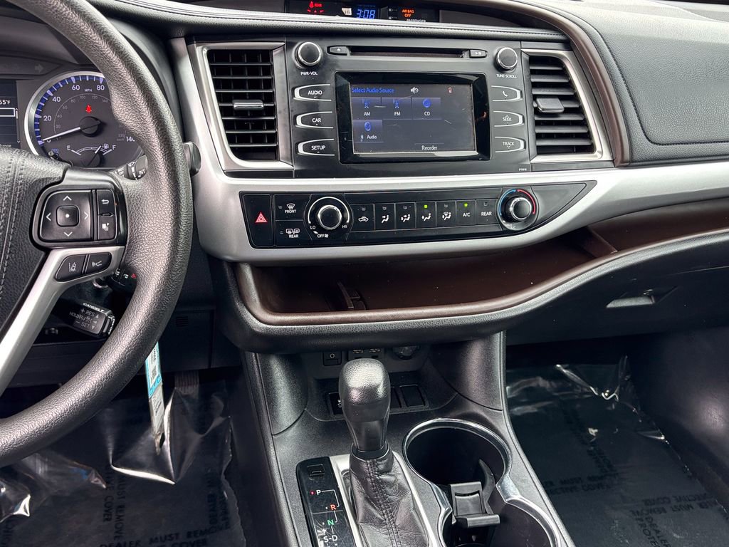 Used 2019 Toyota Highlander LE FWD image 20