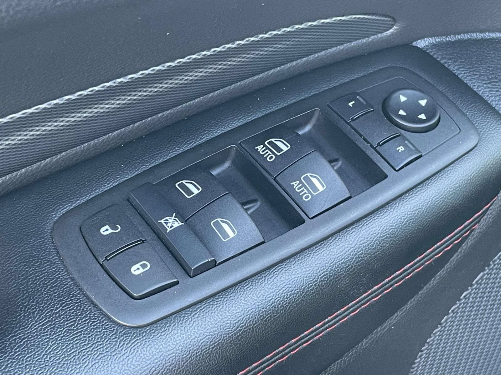 Used 2025 Dodge Durango GT RWD image 16