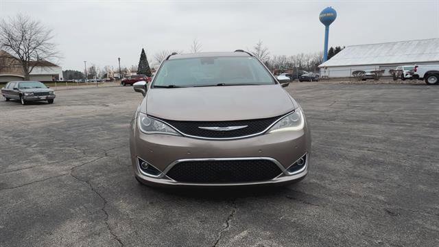 Used 2017 Chrysler Pacifica Limited w/ Advanced Safetytec Group image 3