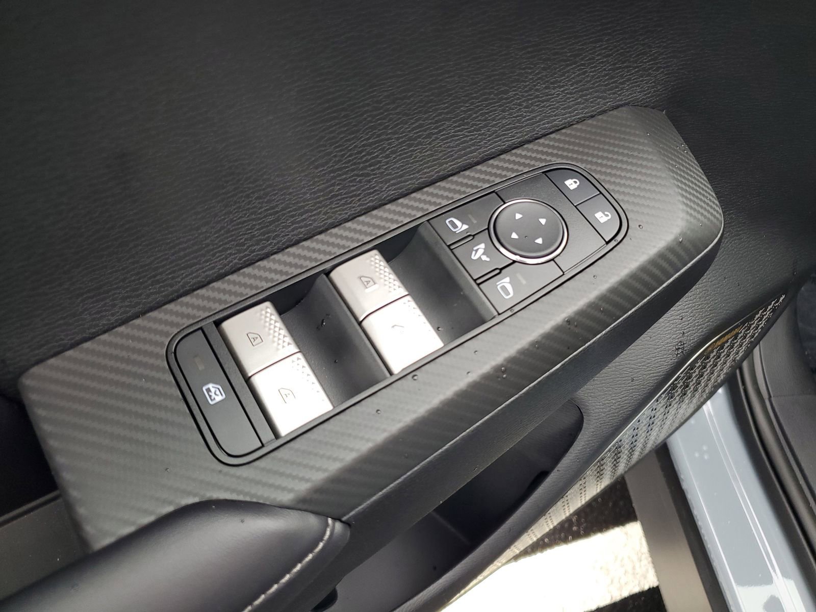 New 2025 Mitsubishi Outlander SE image 9