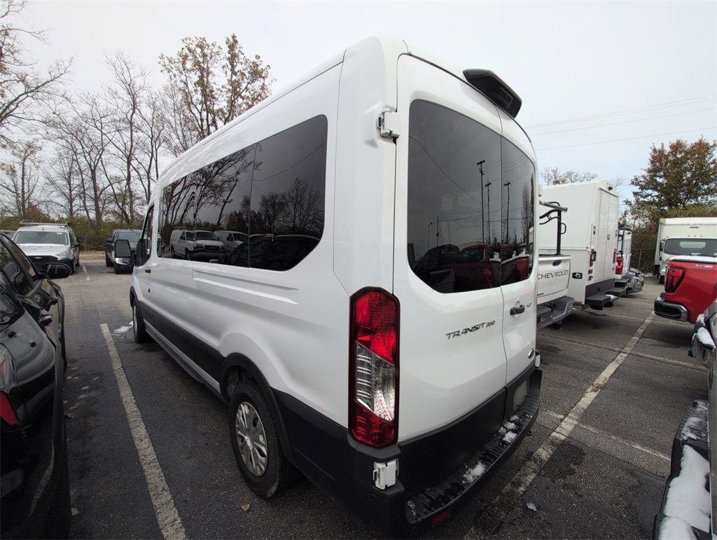 Used 2022 Ford Transit 350 XLT image 2