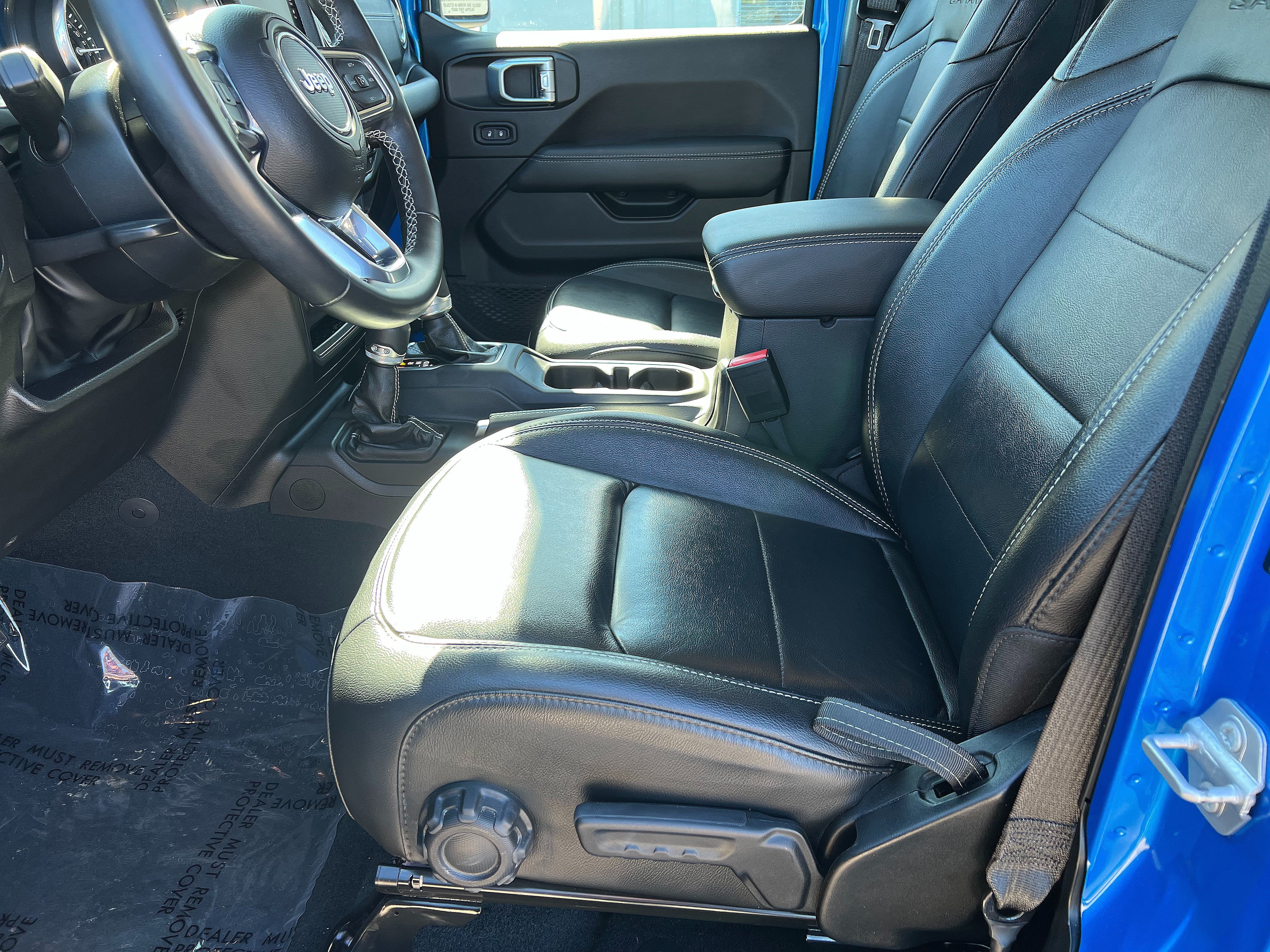 Used 2022 Jeep Wrangler Unlimited Sahara w/ Cold Weather Group AWD/4WD image 10