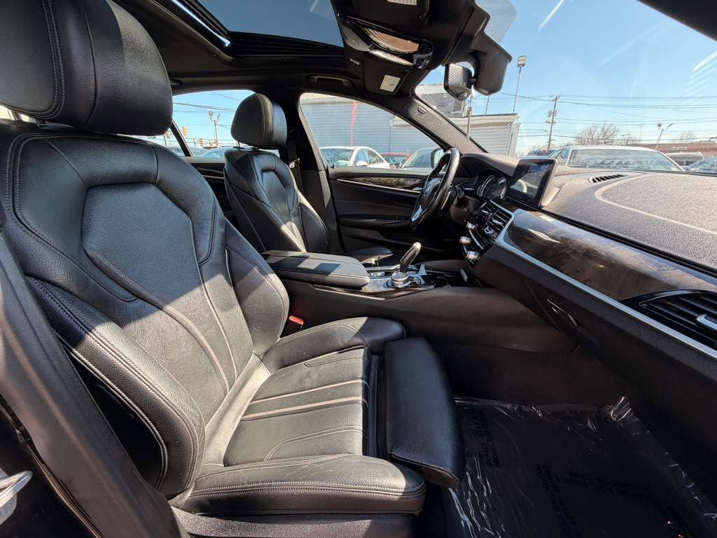 Used 2017 BMW 540i xDrive w/ Premium Package image 29