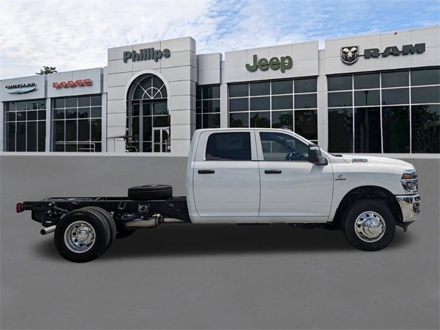 New 2025 RAM 3500 Tradesman w/ Chrome Appearance Group image 2