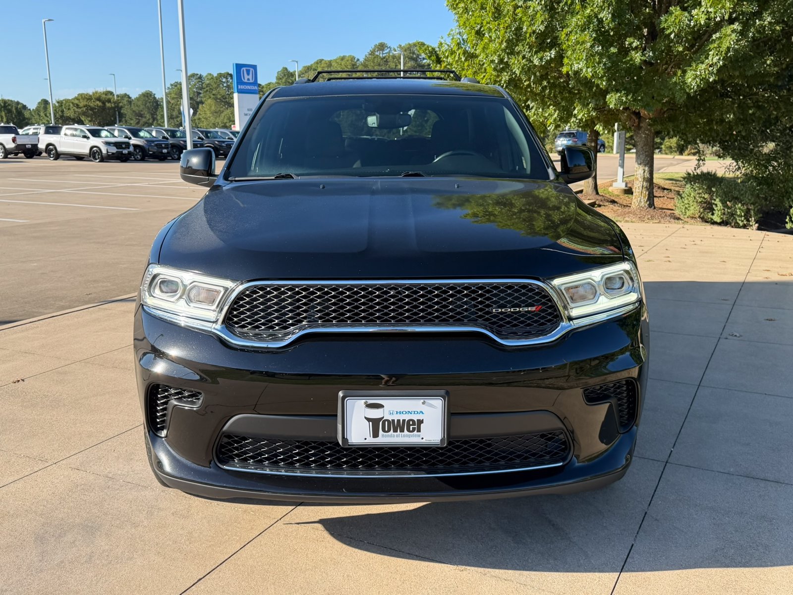 Used 2023 Dodge Durango SXT AWD/4WD image 2