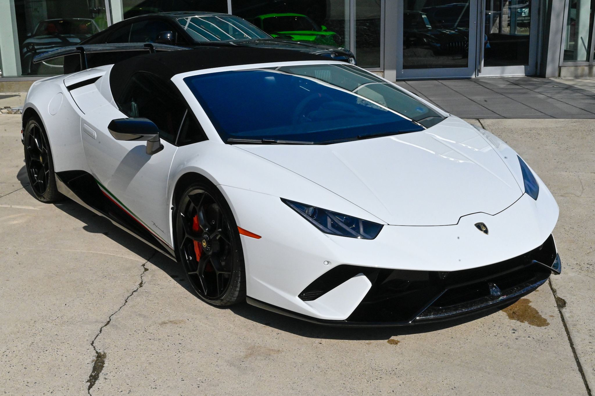 Used 2018 Lamborghini Huracan Performante image 3