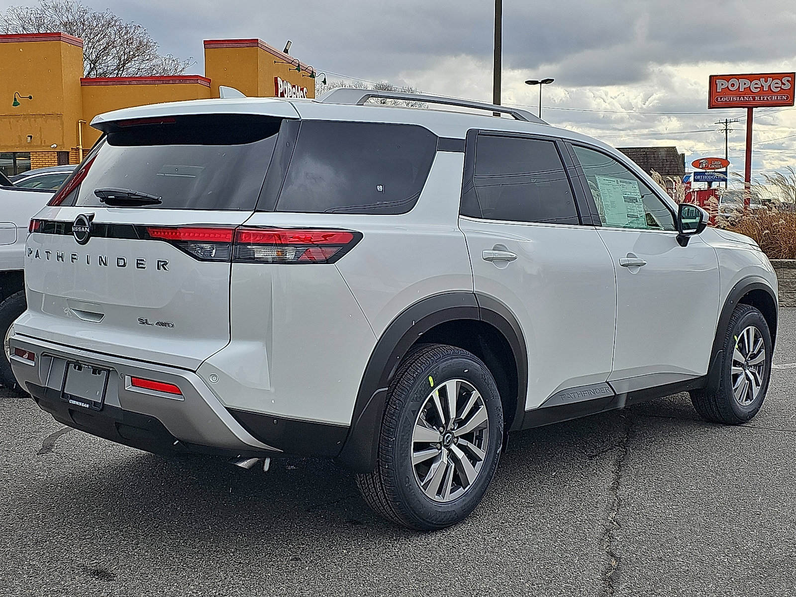 New 2025 Nissan Pathfinder SL image 4