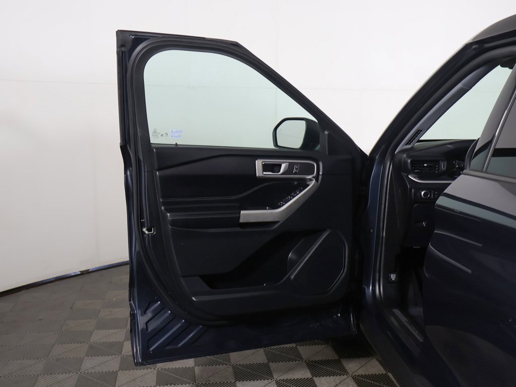 Used 2022 Ford Explorer XLT image 19